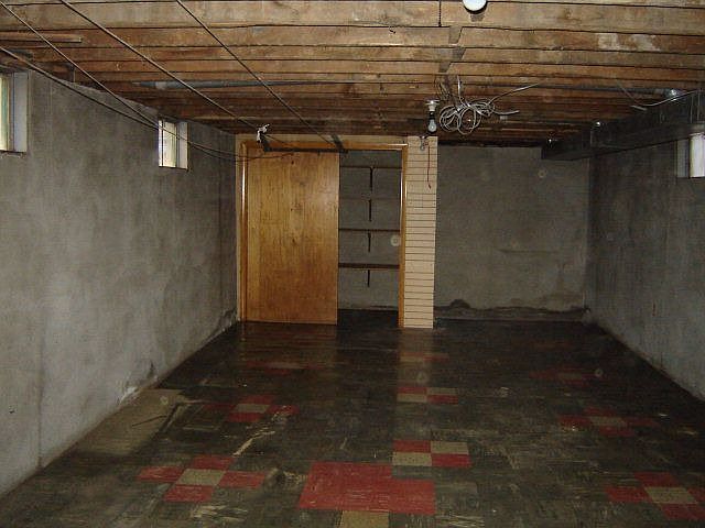 2nd image of 1229 Mahren Ave