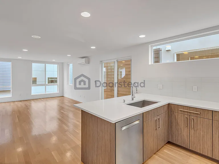 4226 Evanston Ave N — Photo 16