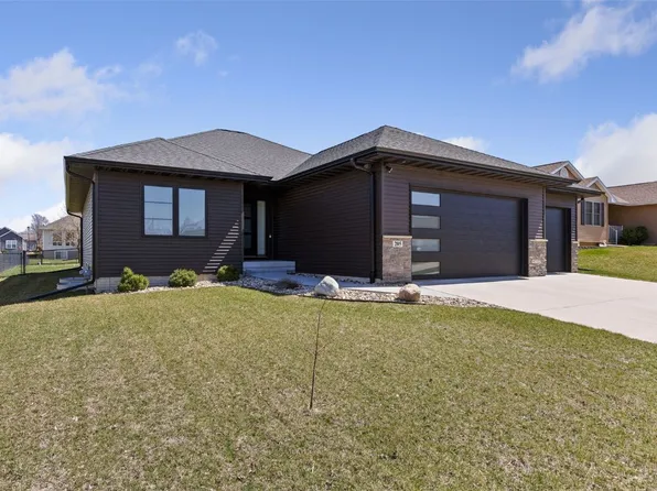 205 18th Ave, Hiawatha, IA 52233