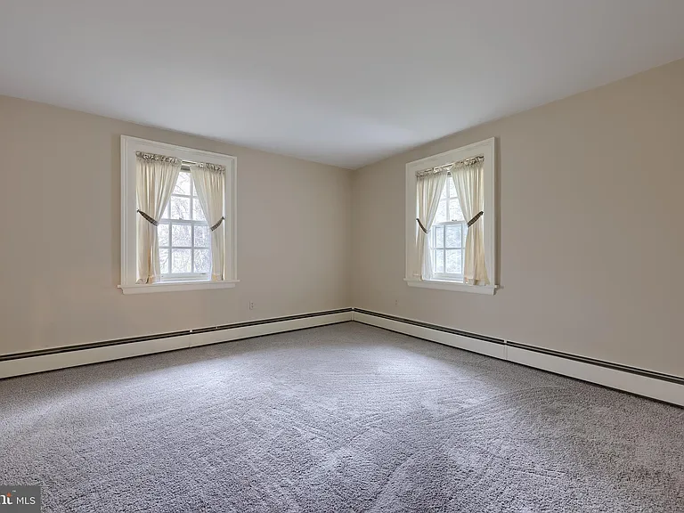 226 E Caracas Ave — Photo 42