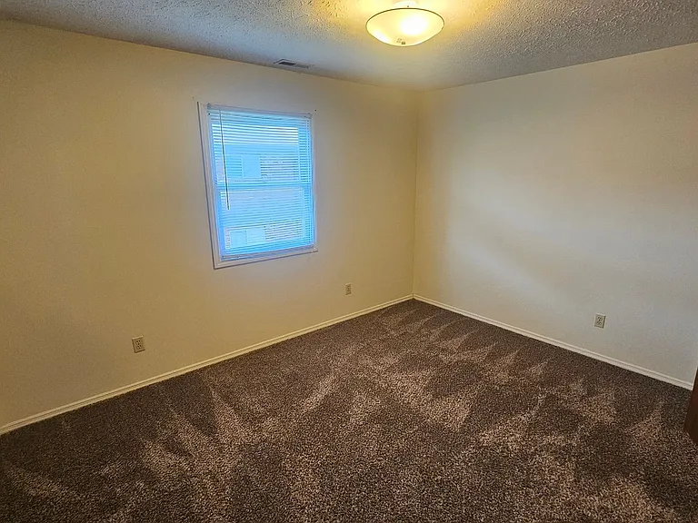 1718 N Lincoln St — Photo 3