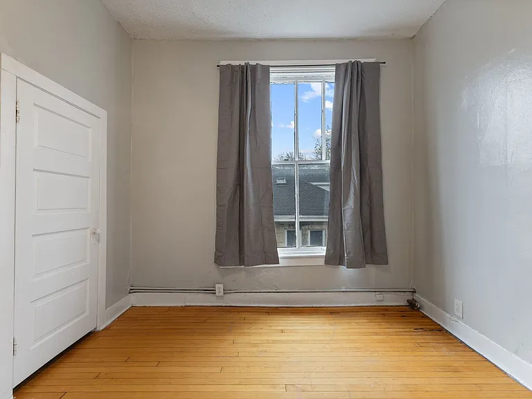 Essex Apartments — Photo 19