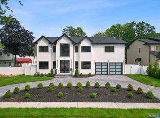 208 Spring Valley Rd, Paramus, NJ 07652