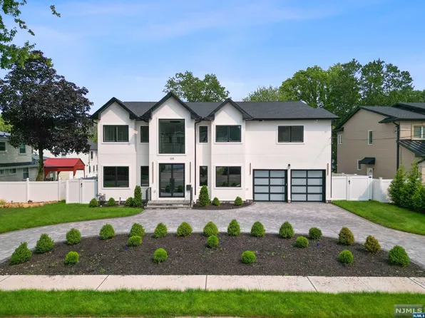 208 Spring Valley Rd, Paramus, NJ 07652