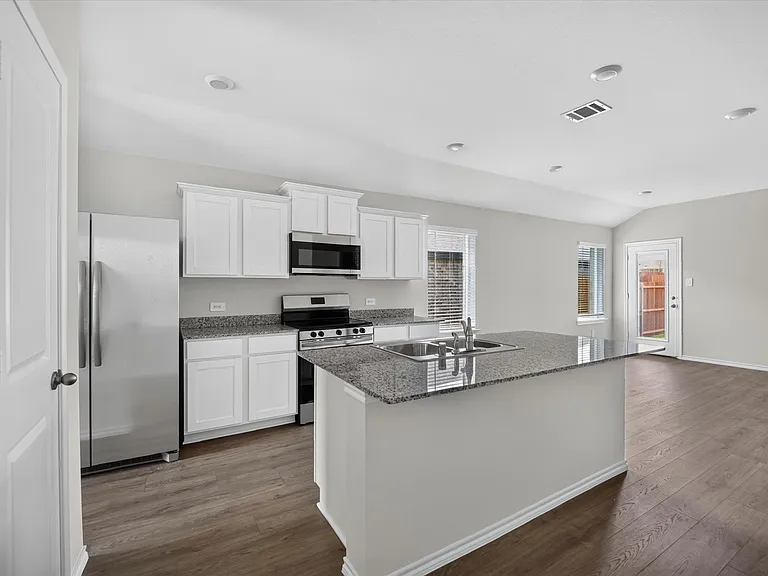 3330 Catamount Dr — Photo 6