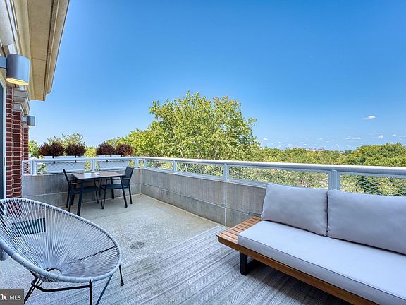 4th image of 635 Slaters Ln #306