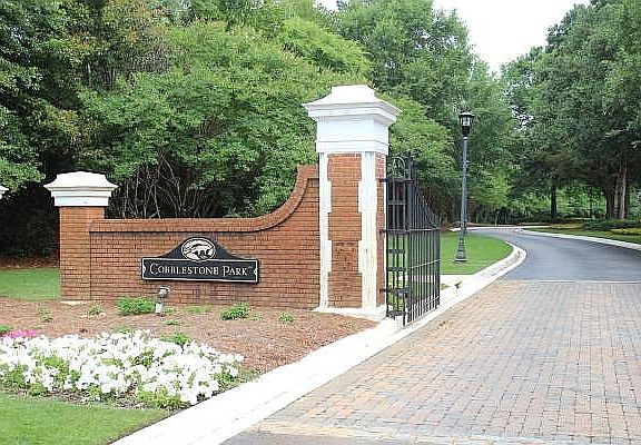 4th image of 387 Woodlander Dr