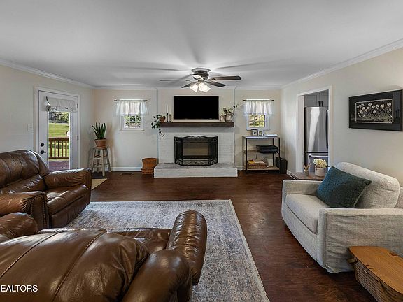 4th image of 7707 Camberley Dr