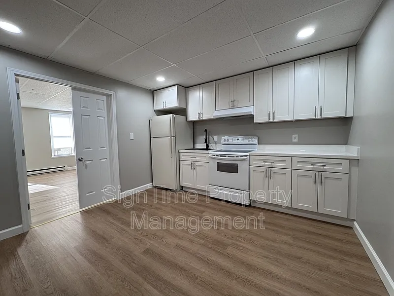 Building Photo - 229 N Jonathan St #201