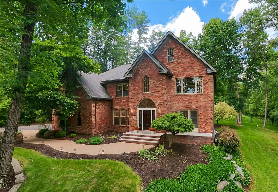 1st image of 10 Linden Ln