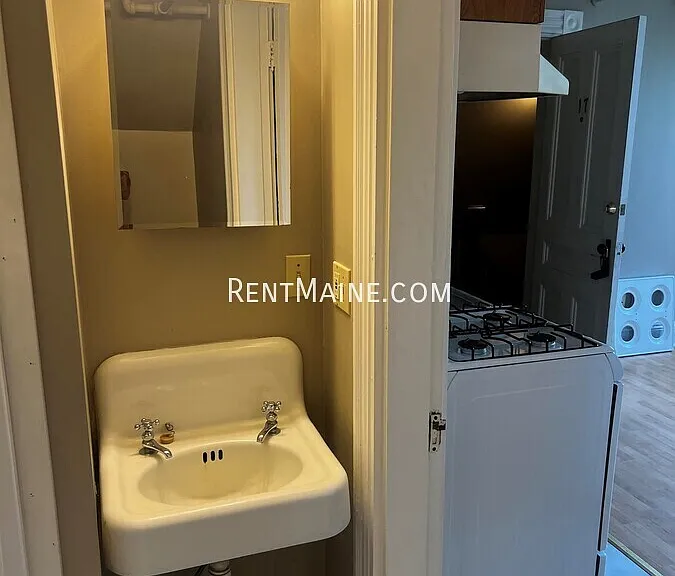 145 Union St #17 — Photo 5