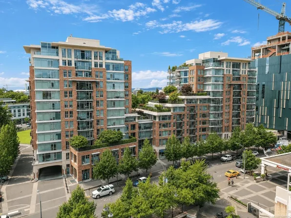 737 Humboldt St #S204, Victoria, BC V8W 1B1
