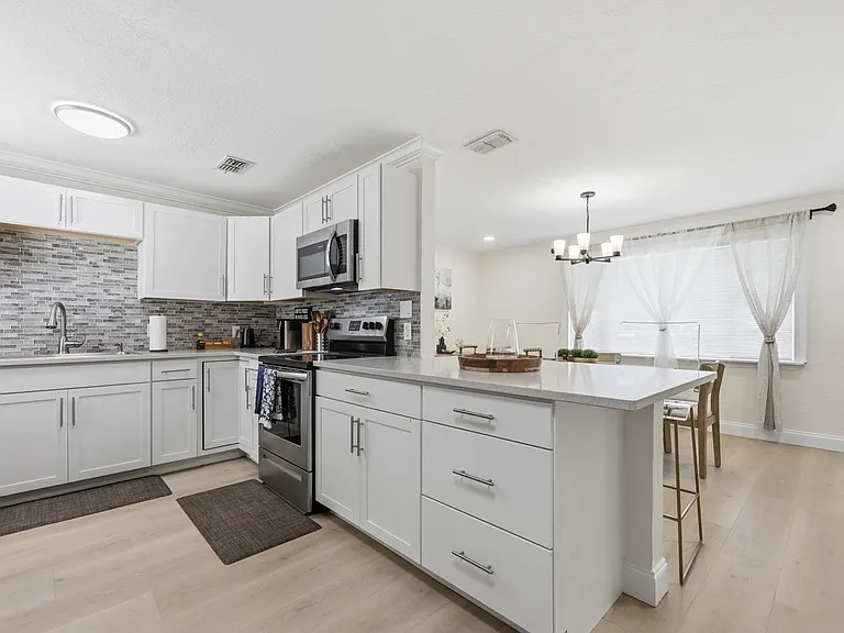 9565 Carbondale Dr W — Photo 13
