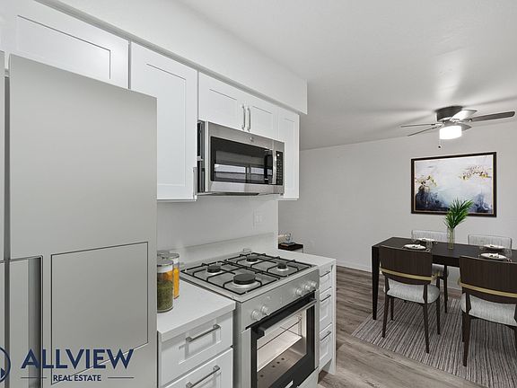 2nd image of 221 10th St APT 3