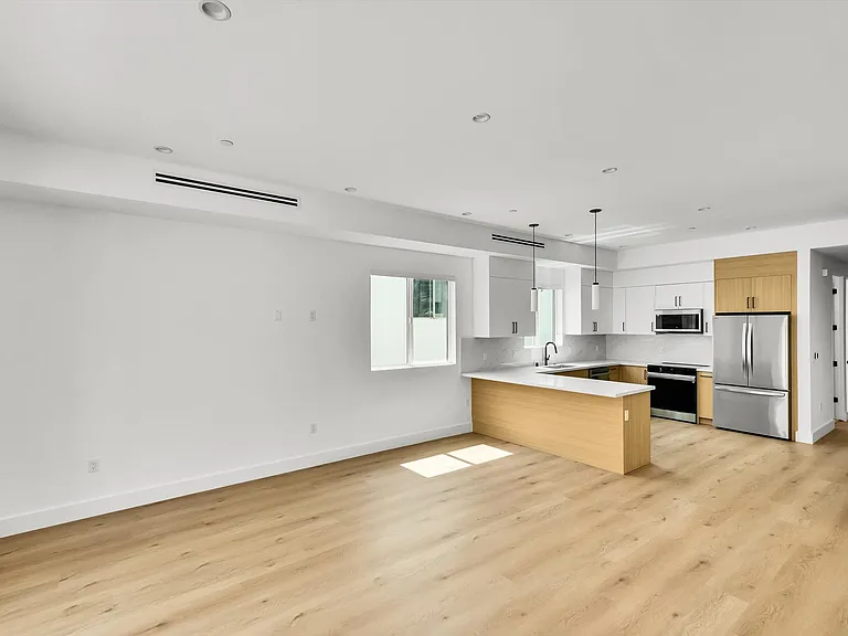 5022 Cahuenga Blvd — Photo 18