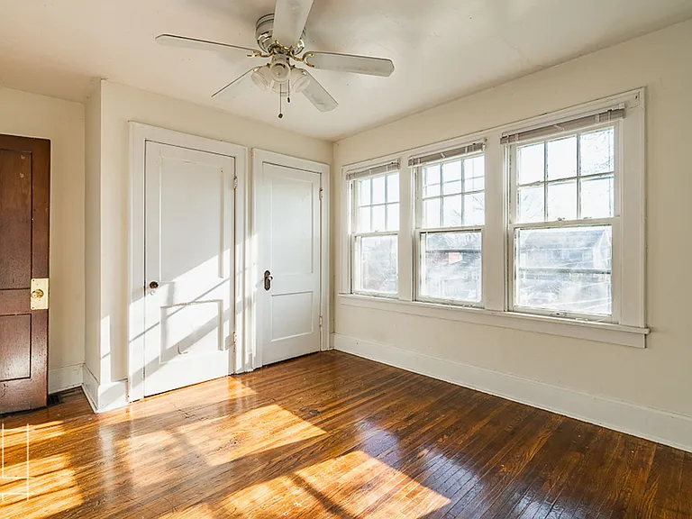 1448 Summit St — Photo 20