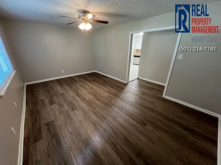 1016 W Kiehl Ave — Photo 3