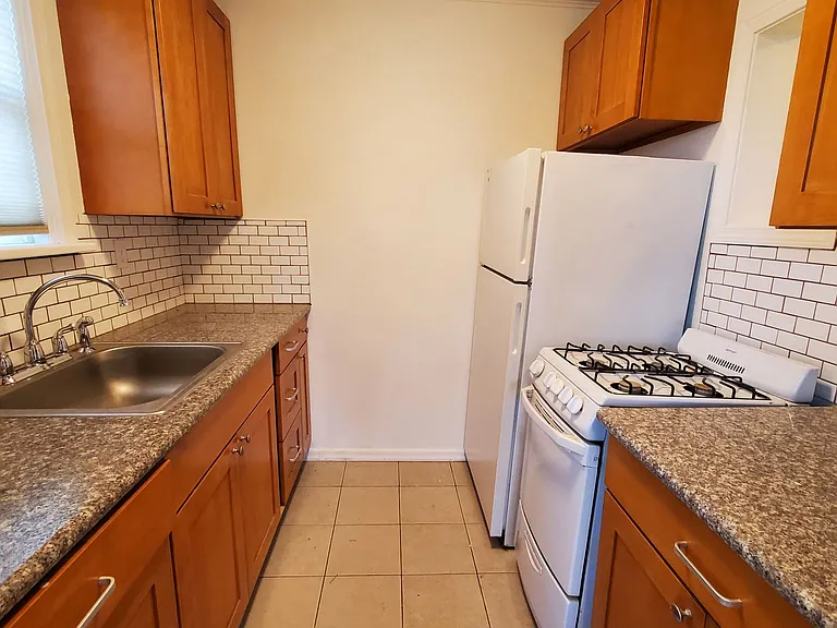 1204 S Proctor St — Photo 7