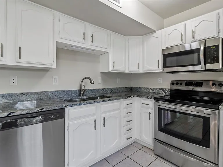 2601 Knoll Trl — Photo 27