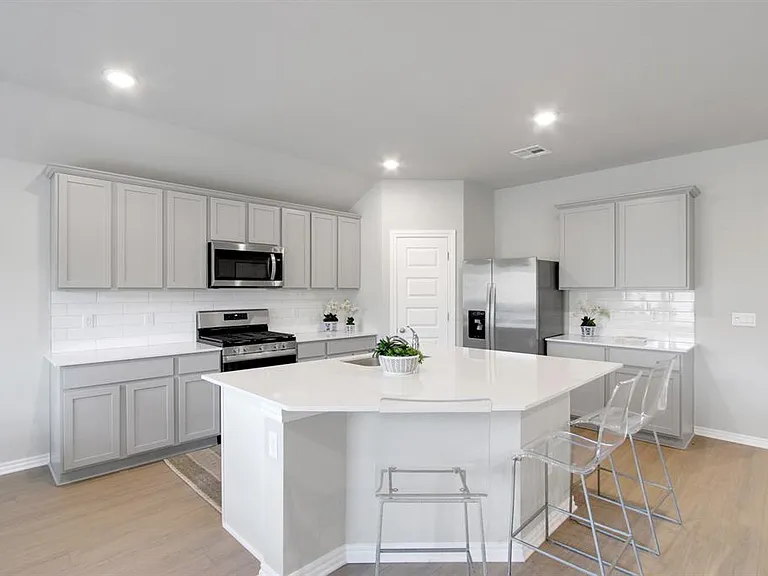 11701 SW 28th Ter — Photo 2