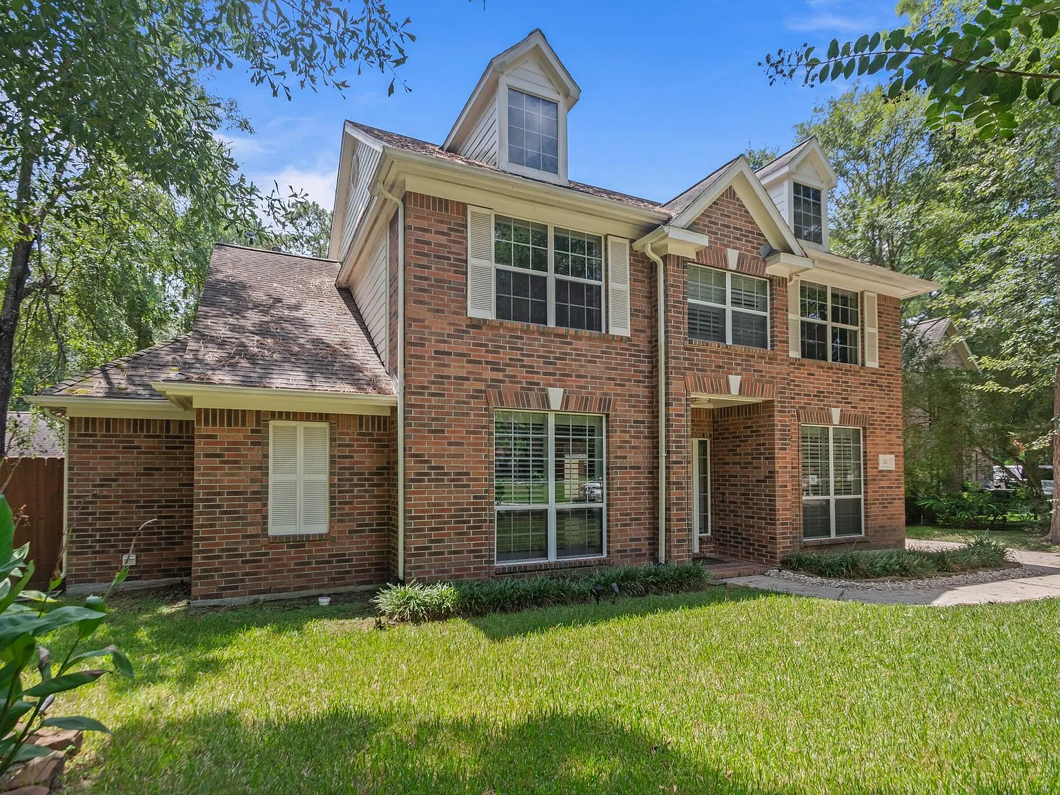 4 bed, 4.0 bath, 3160 sqft, $4,500 — Photo 2