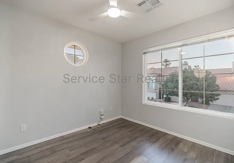 3801 E Orchid Ln — Photo 15
