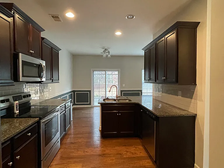 918 Rockleigh Dr — Photo 12