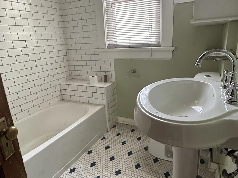 2621 N York St — Photo 11