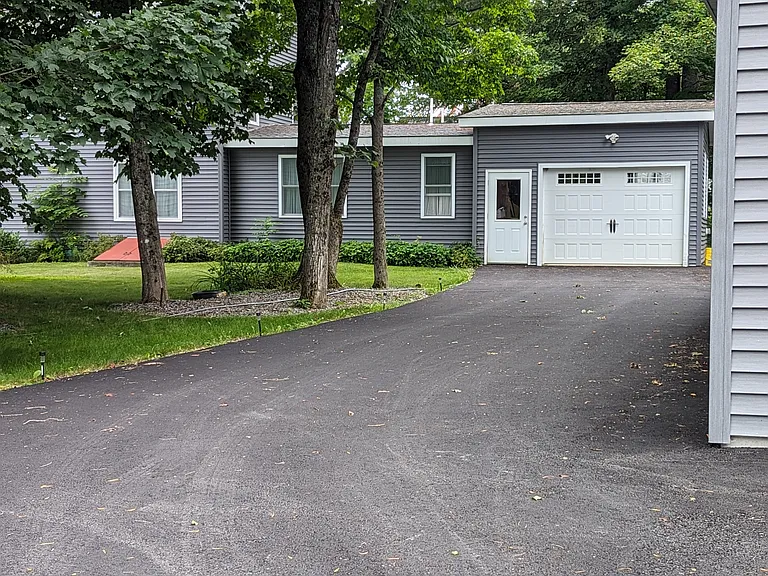 18 Wentworth Ave — Photo 4