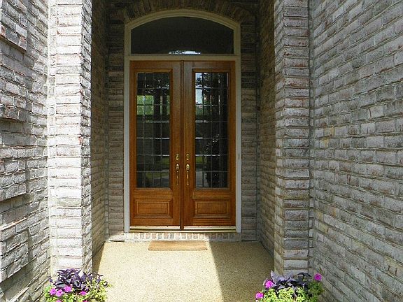 COVERED FRONT ENTRY