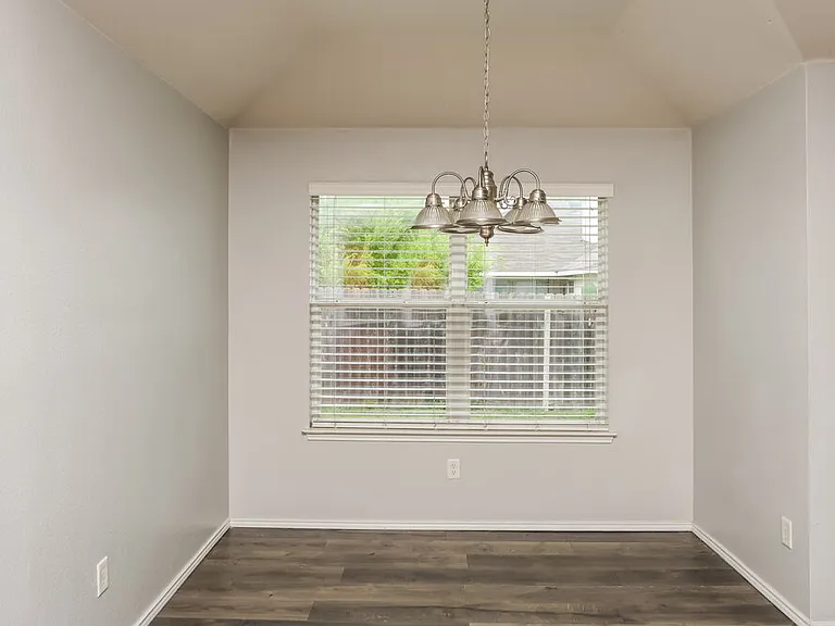 433 Heritage Dr — Photo 7