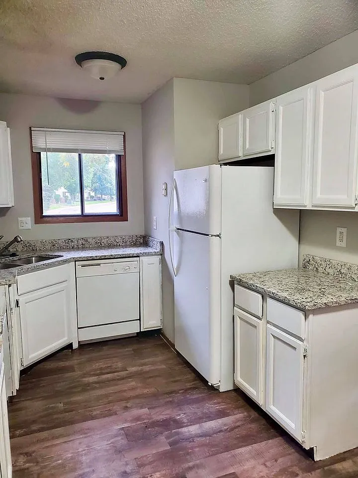 2 bed, 935 sqft, $1,650 — Photo 3