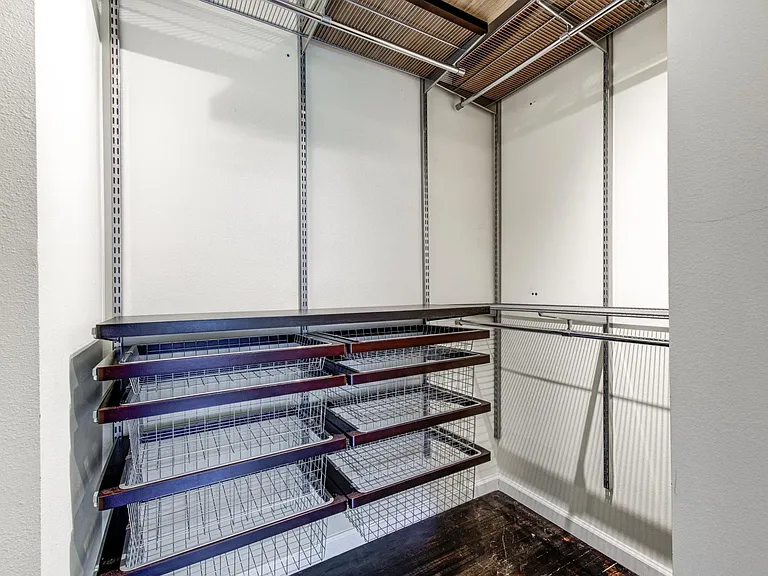 Primary bedroomo customized closet