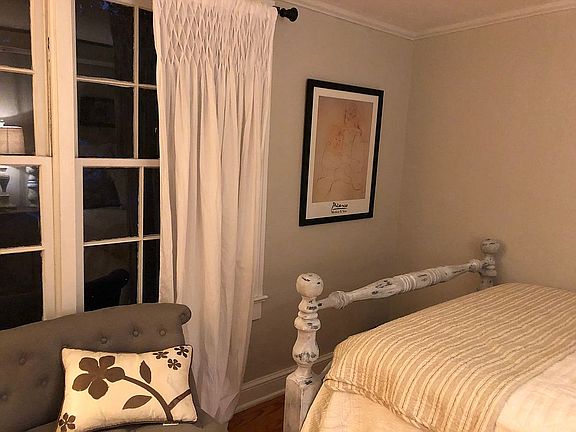 4th image of 412 Hillcrest St