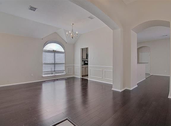 3rd image of 11901 Woodland Way