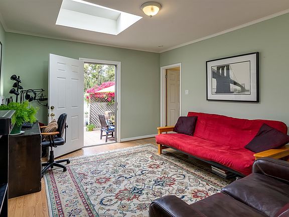 4th image of 1001 Pacific St #B