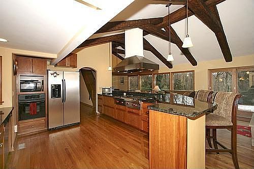 1st image of 12 Meadowwood Ct