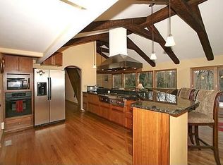 12 Meadowwood Ct, Huntington, NY 11743