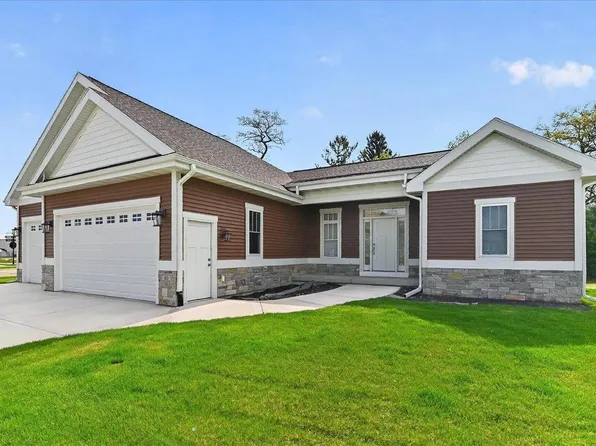 80 Oak Ridge Trail, Deerfield, WI 53531
