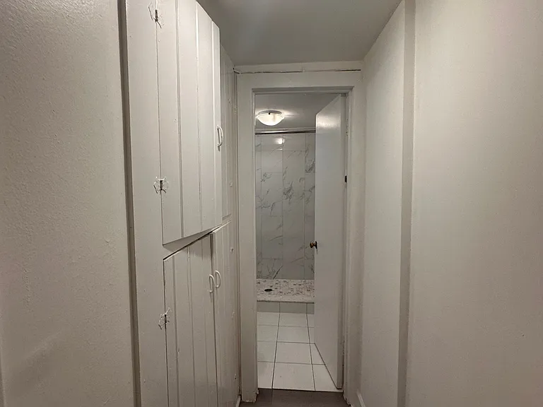 450 W Saint James Pl #G — Photo 8