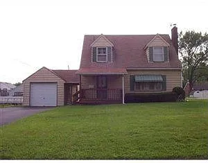 502 S 4th St photo 1