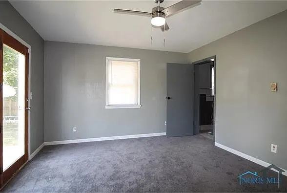 627 Bronson Ave — Photo 12