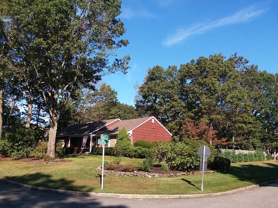 1st image of 7 Flora Dr