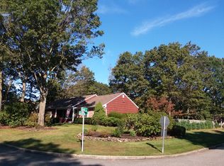 7 Flora Dr, Mount Sinai, NY 11766