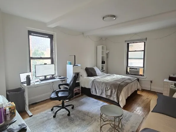 310 East 55th Street image 1 of 7