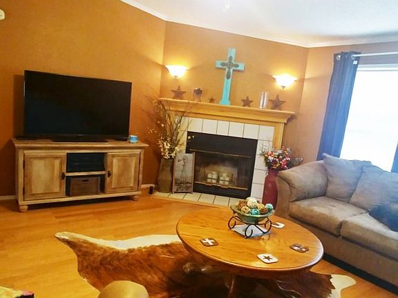 3rd image of 118 Encino Quemado
