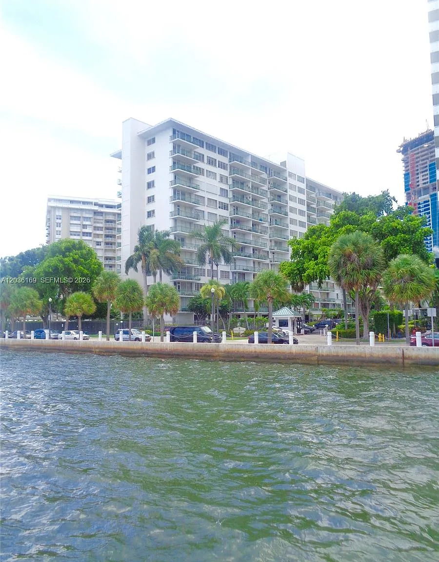 Brickell Bay Tower Condo — Photo 1