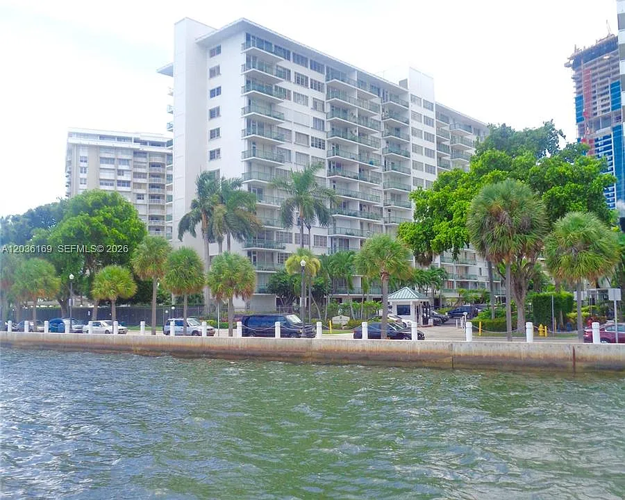 1408 Brickell Bay Dr #613