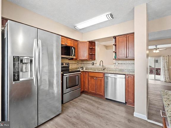 3rd image of 18 Rachel Ct