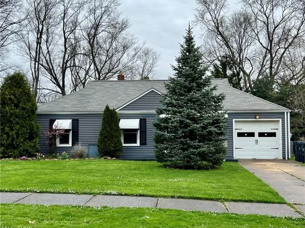 2665 Robindale Ave, Akron, OH 44312